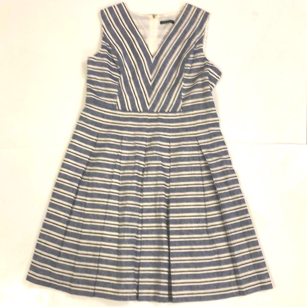 Tommy Hilfiger 14 Dress Blue White Gold Stripe Sleeveless V-neck Pleated Great